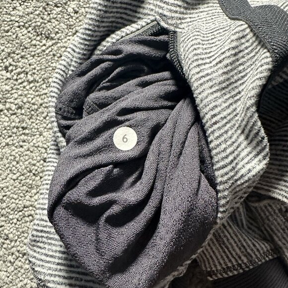 Lululemon Run Inspire 1/2 Half Zip Womens Size 6 Gray Black Striped Athleisure - Picture 13 of 16